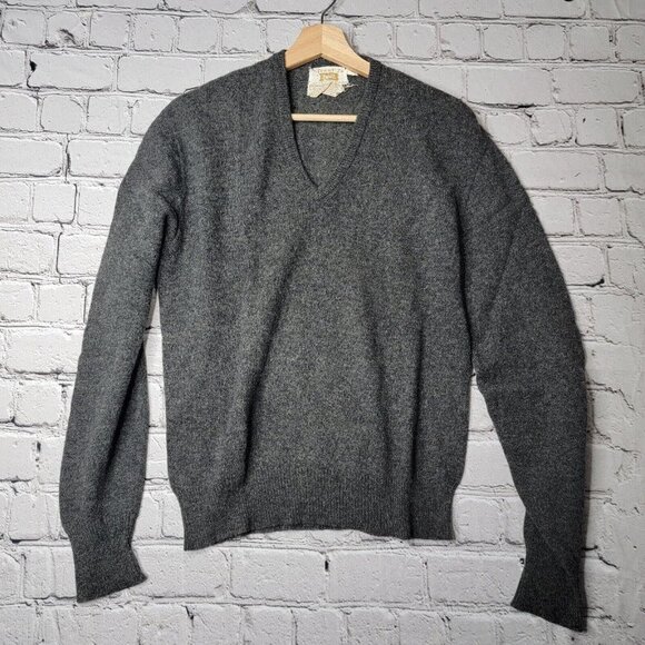 Robert Bruce Other - Vintage Trent 74 Robert Bruce 100% 2-Ply Wool Gray Vneck Sweater Size M